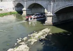 Jejak Kuno Roma: Sungai Tiber Surut Ungkap Reruntuhan Jembatan Era Nero