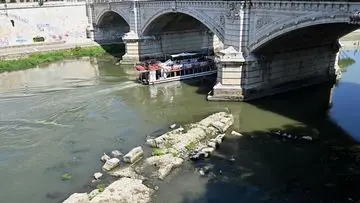 Jejak Kuno Roma: Sungai Tiber Surut Ungkap Reruntuhan Jembatan Era Nero