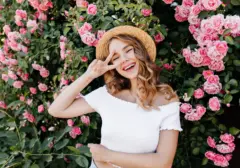 Lima Zodiak Perempuan Pembawa Rezeki: Aura Positif Berbagi Kebahagiaan