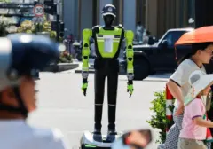 Robot Otonom T2 Mulai Gantikan Polisi Lalu Lintas di China