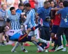 Sanksi Fifa untuk Argentina: Paredes Dilarang 10 Laga, Denda Besar untuk 'Banner Falklands'