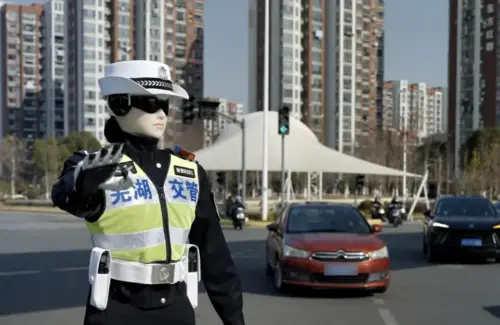 Robot SUPCON Ambil Alih Pengaturan Lalu Lintas di Hangzhou