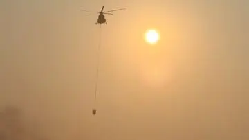 Teknik Water Bombing Helikopter BNPB: Presisi Jatuhkan Ribuan Liter Air Atasi Karhutla