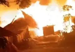 Kebakaran Landa Rumah Adat Sade Lombok Tengah, Belasan Bangunan Ludes