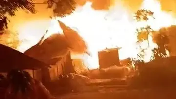 Kebakaran Landa Rumah Adat Sade Lombok Tengah, Belasan Bangunan Ludes
