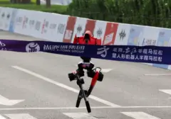 Robot Tiongkok "Lightning" Cetak Rekor Baru, Lampaui Kecepatan Usain Bolt di Lintasan 100 Meter