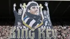 Newcastle dan Liverpool Bersatu Hormati Legenda Keegan di Pekan Perdana Premier League