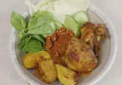 Resep Ayam Goreng Lamongan: Ciptakan Kelezatan Renyah dan Sambal Menggugah Selera di Rumah