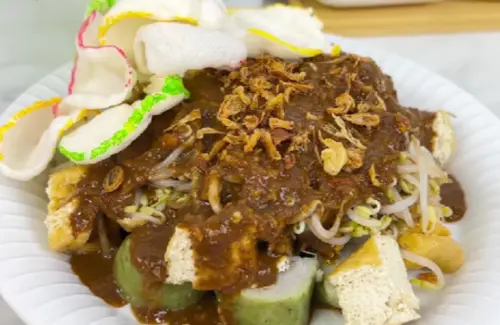Tahu Tek Khas Surabaya: Perpaduan Gurih Petis dan Bumbu Kacang yang Menggugah Selera