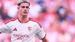 Rojiblancos Rekrut "Striker Serba Bisa" Muda Skotlandia