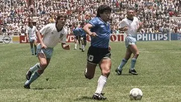 Bola 'Tangan Tuhan' Maradona Laku Rp59 Miliar dalam Lelang