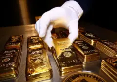 Emas Pecahkan Rekor USD4.643 per Ons, Didorong Pelemahan Dolar dan Ketegangan Geopolitik