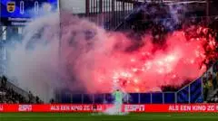 Suporter SC Cambuur Luka Akibat Lemparan Petasan Saat Laga Eredivisie
