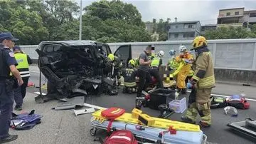 Mobil Listrik Tesla Mati di Tol Picu Tabrakan Beruntun, Dua Tewas