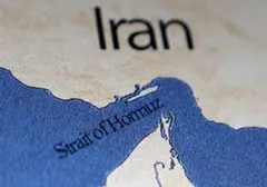 Iran Siapkan Aturan Tarif Kapal Melintasi Selat Hormuz