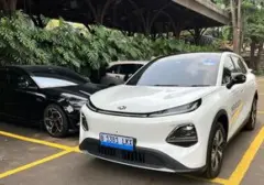 Parkir Paralel Mobil Listrik: Memahami Dampak pada Baterai dan Solusi