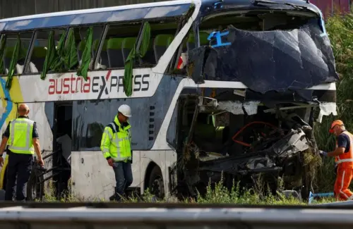 Bus Siswa SMA Kecelakaan di Tol, Puluhan Penumpang Terluka