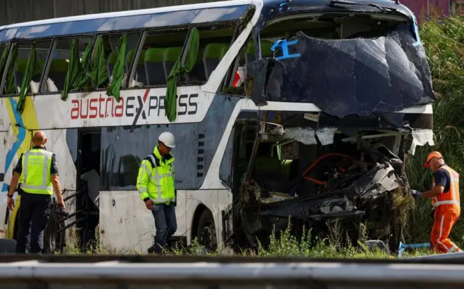 Bus Siswa SMA Kecelakaan di Tol, Puluhan Penumpang Terluka