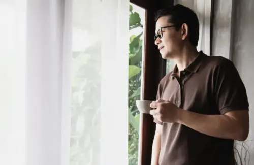 Psikologi Ungkap 8 Ciri Khas Introvert yang Menikmati Kesendirian dan Menghindari Percakapan Dangkal