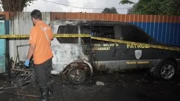 Pria Ditangkap Usai Bakar Mobil Patroli Polsek Tambaksari di Surabaya