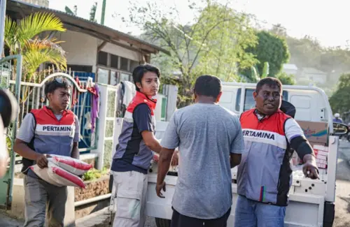 Pertamina Patra Niaga Salurkan Bantuan untuk Korban Gempa di Manggarai