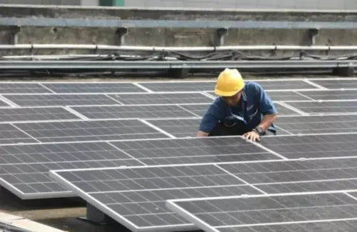 Danantara Siap Ambil Alih Proyek PLTS 100 GW Jika Swasta Enggan Berinvestasi