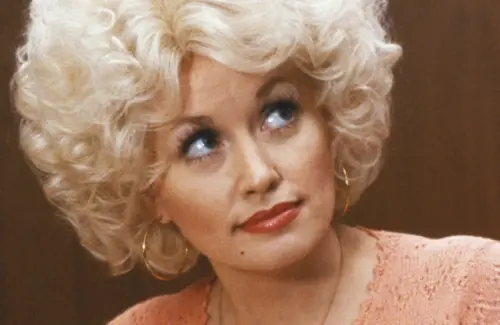 Lima Film Legendaris yang Mengabadikan Jejak Akting Dolly Parton