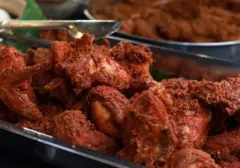 2,2 Ton Rendang Sumbar Tiba di NTT, Bantuan untuk Korban Gempa