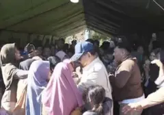 Prabowo Subianto Tinjau Langsung Pengungsi Gempa NTT di Nagekeo