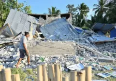 Polda Riau Salurkan 60 Ton Bantuan Logistik untuk Korban Bencana NTT