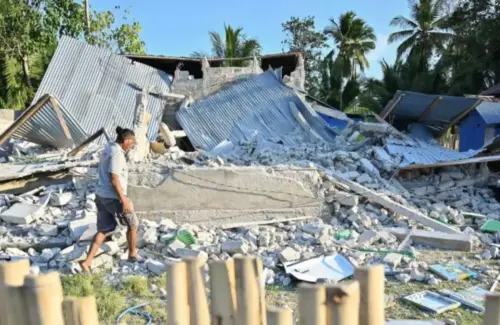 Polda Riau Salurkan 60 Ton Bantuan Logistik untuk Korban Bencana NTT