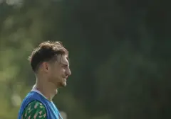 Stefan Ashkovski Bagikan Pengalaman Hadapi Bintang Dunia kepada Pemain Muda PSS Sleman