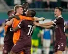 Heroisme 10 Pemain Hearts Taklukkan Rapid Vienna Lewat Adu Penalti, Tiket Liga Konferensi Teraih