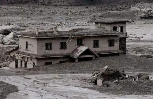 Banjir Bandang di Perbatasan Nepal-Tibet Renggut Ratusan Nyawa dan Hilangkan Wisatawan
