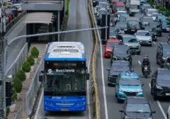 Demo AMPB Pati di Gedung DPR: 11 Rute Transjakarta Terimbas Pengalihan dan Penghentian Sementara