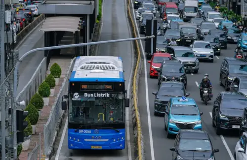 Demo AMPB Pati di Gedung DPR: 11 Rute Transjakarta Terimbas Pengalihan dan Penghentian Sementara