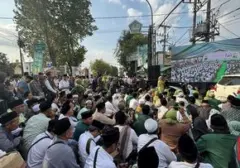 Ribuan Santri Sambut Prabowo di Muktamar ke-35 NU Jombang