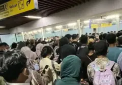 Kerumunan Warga di Rel Palmerah-Tanah Abang Paksa KAI Commuter Lakukan Rekayasa Rute Green Line