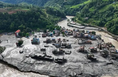 Banjir Bandang Nepal Tewaskan Ratusan, Ribuan Hilang Terjebak Lumpur