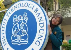 Larasati, Anak Petugas Kebersihan, Raih Beasiswa ITB Berkat Prestasi Akademik