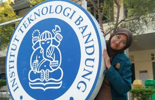 Larasati, Anak Petugas Kebersihan, Raih Beasiswa ITB Berkat Prestasi Akademik