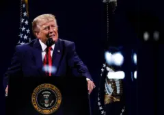 Trump Ancang-ancang Tarif Baru Produk Teknologi, Sinyal Ketegangan Perdagangan Global