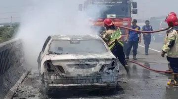Sedan Dilalap Api di Tol MBZ Akibat Korsleting, Waspadai Pemicunya