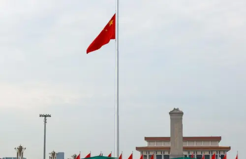 Ancaman Sanksi Trump terhadap Bank China Jelang Pertemuan dengan Xi Jinping