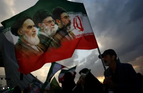 Pejabat Iran Sebut Sanksi AS sebagai "Terorisme Negara", Khamenei Imbau Persatuan