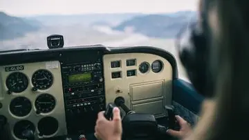 Rahasia 'Cross Check': Komunikasi Kritis Pilot Demi Keselamatan Penerbangan