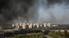 Serangan Dekat Kyiv Tewaskan 27 Orang, Ribuan Dievakuasi
