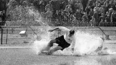 Momen Legendaris 70 Tahun Lalu, Mengapa Foto Sepak Bola Ini Tetap Menginspirasi