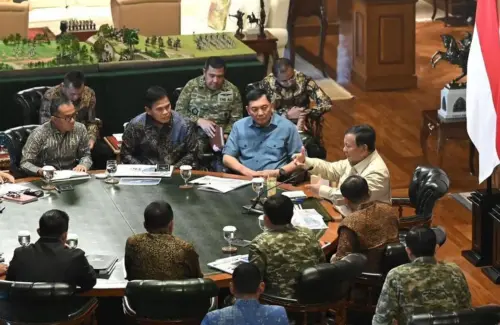 Prabowo Gelar Pertemuan Tertutup dengan Petinggi TNI dan Kabinet di Hambalang