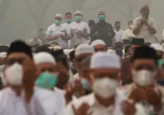Ribuan Warga Kalbar Gelar Salat Istisqa Minta Hujan di Tengah Kabut Asap Karhutla